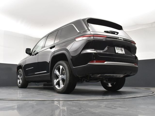 New 2026 Diamond Black Crystal Pearl-Coat Exterior Paint Jeep Limited image 22