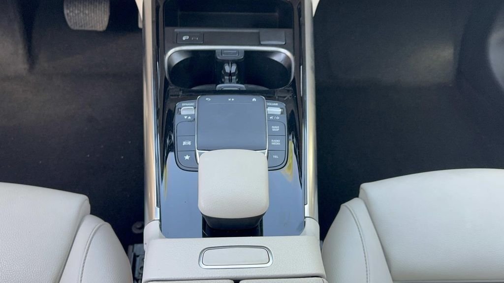2023 Mercedes-Benz GLA Base - Photo 17