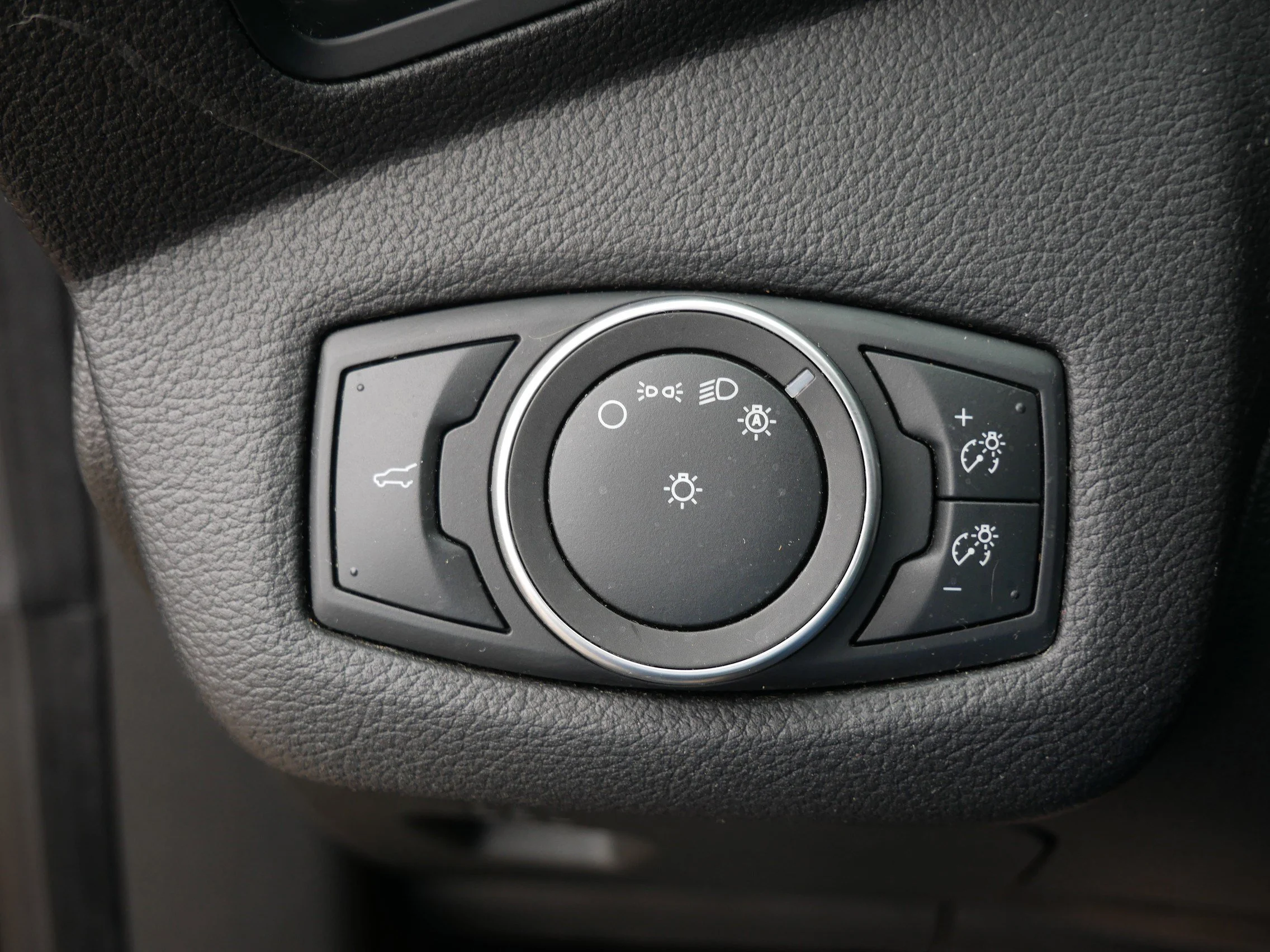 Used 2019 Magnetic Ford S image 26
