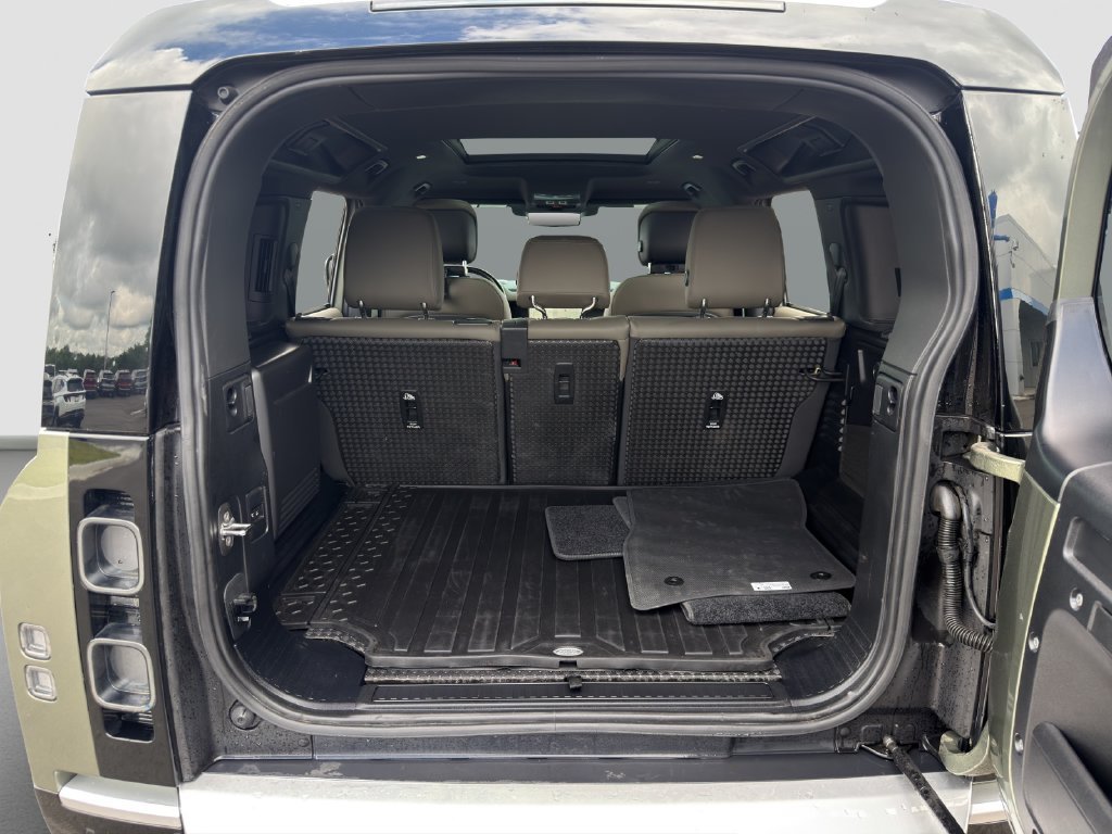 Used 2023  Land Rover X image 26