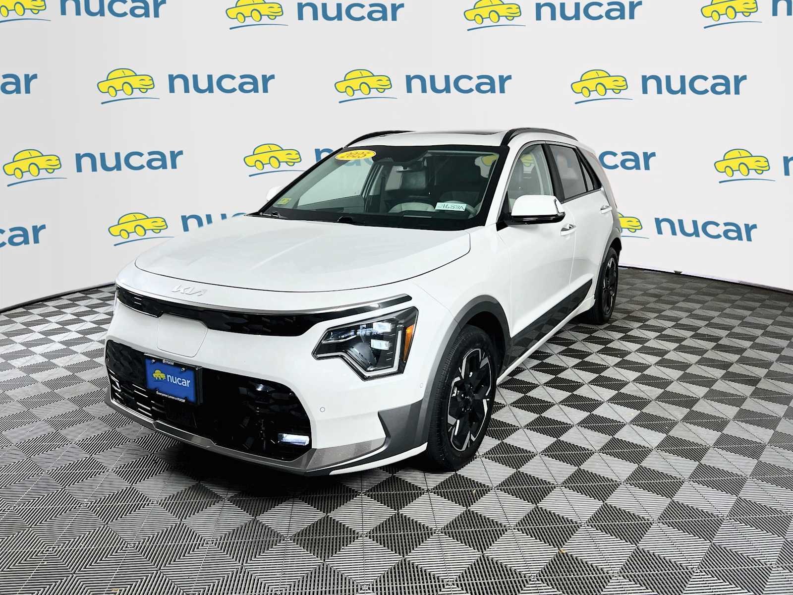 Used 2025 Snow White Pearl Kia Wave image 3