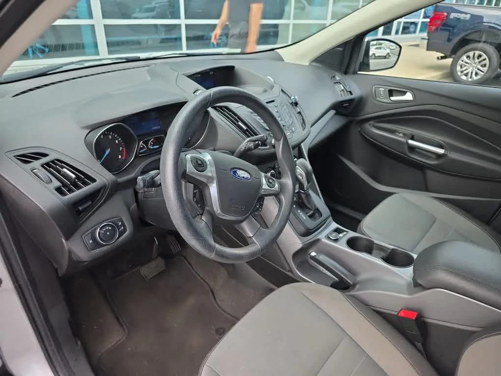 Used 2014 Ingot Silver Metallic Ford SE image 10