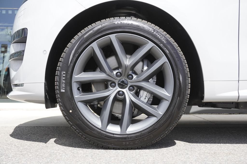 New 2026 Borasco Grey Land Rover Dynamic SE image 32