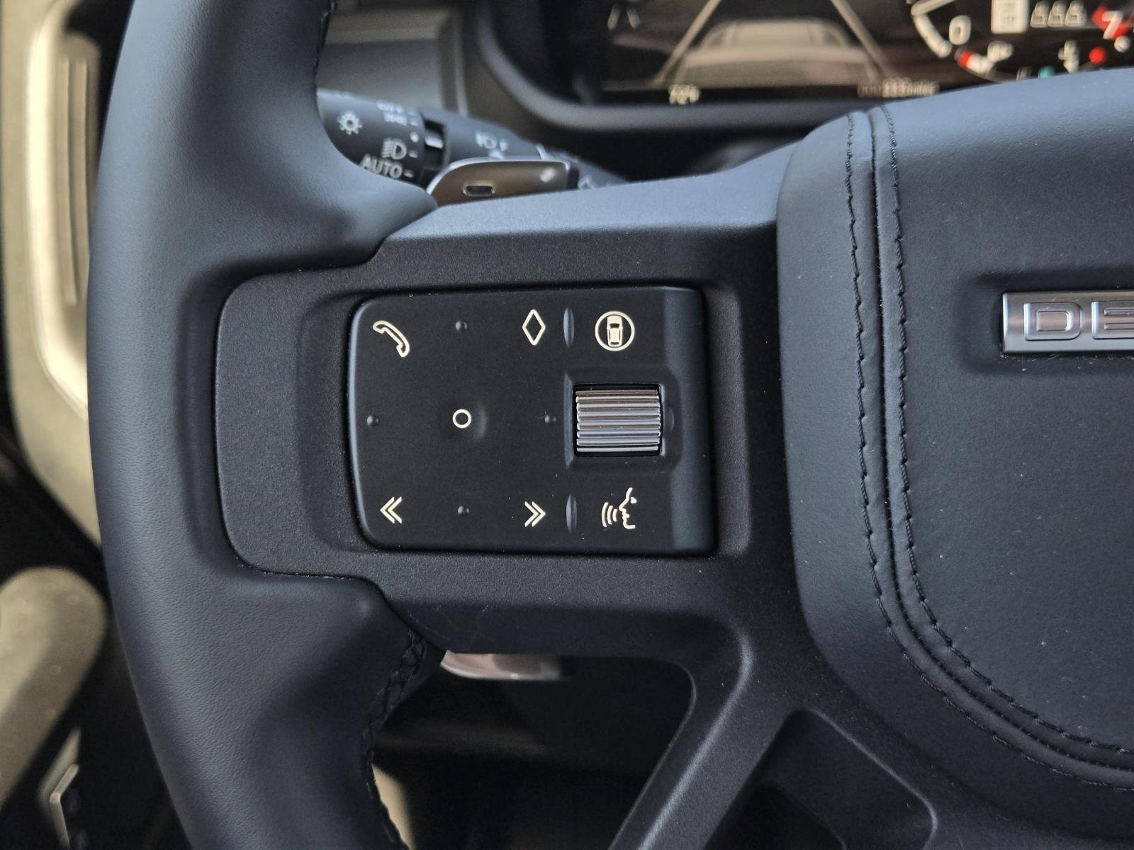 2025 Land Rover Defender V8 - Photo 15