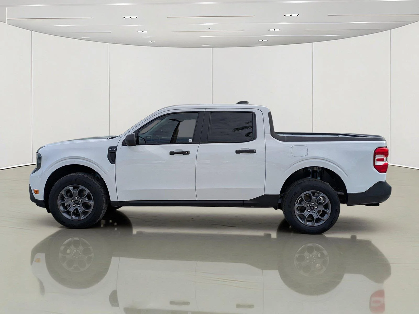 New 2026 Oxford White Ford XLT image 8