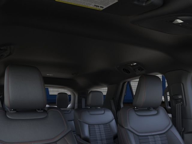 New 2026 Star White Metallic Tri-Coat Ford ST-Line image 23