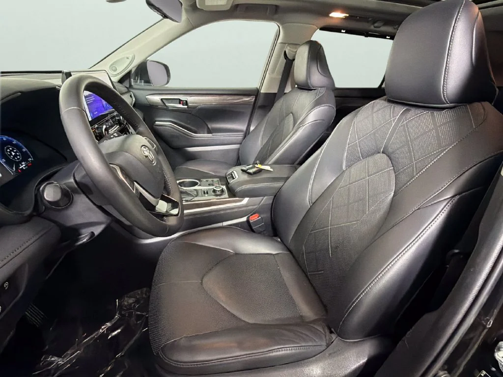 Used 2023 Black Toyota Platinum image 18