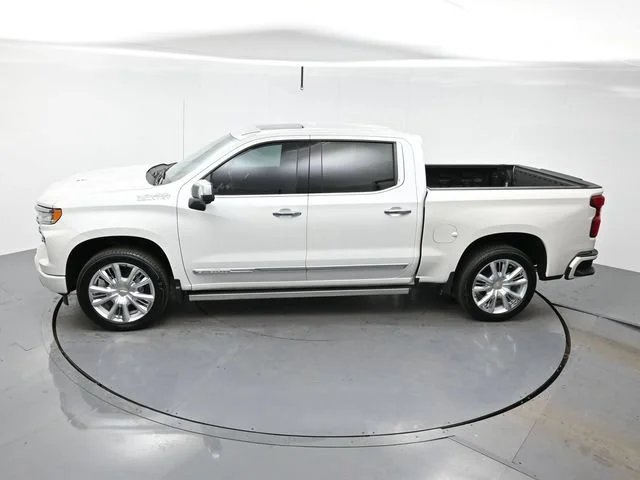 Used 2025 Iridescent Pearl Tricoat Chevrolet High Country image 36