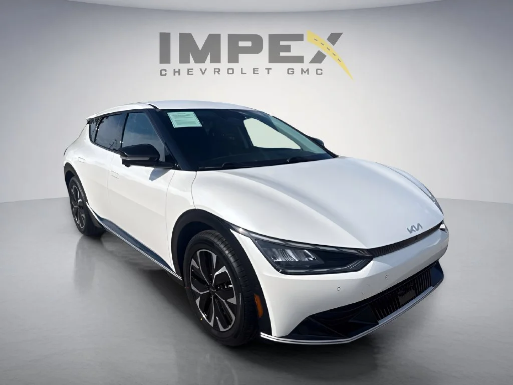 Used 2023 White Kia Wind image 7
