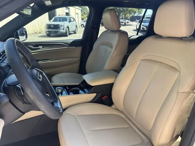 Used 2023 White Jeep Limited image 17