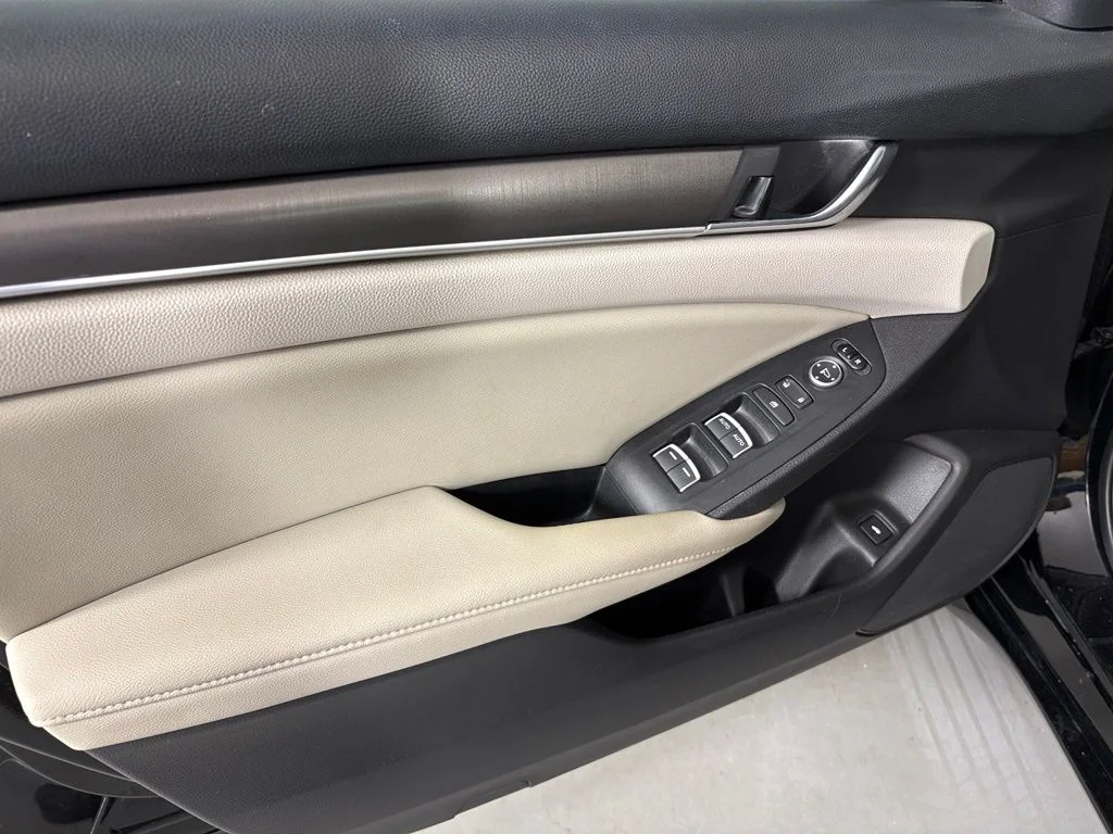 Used 2018  Honda LX image 13