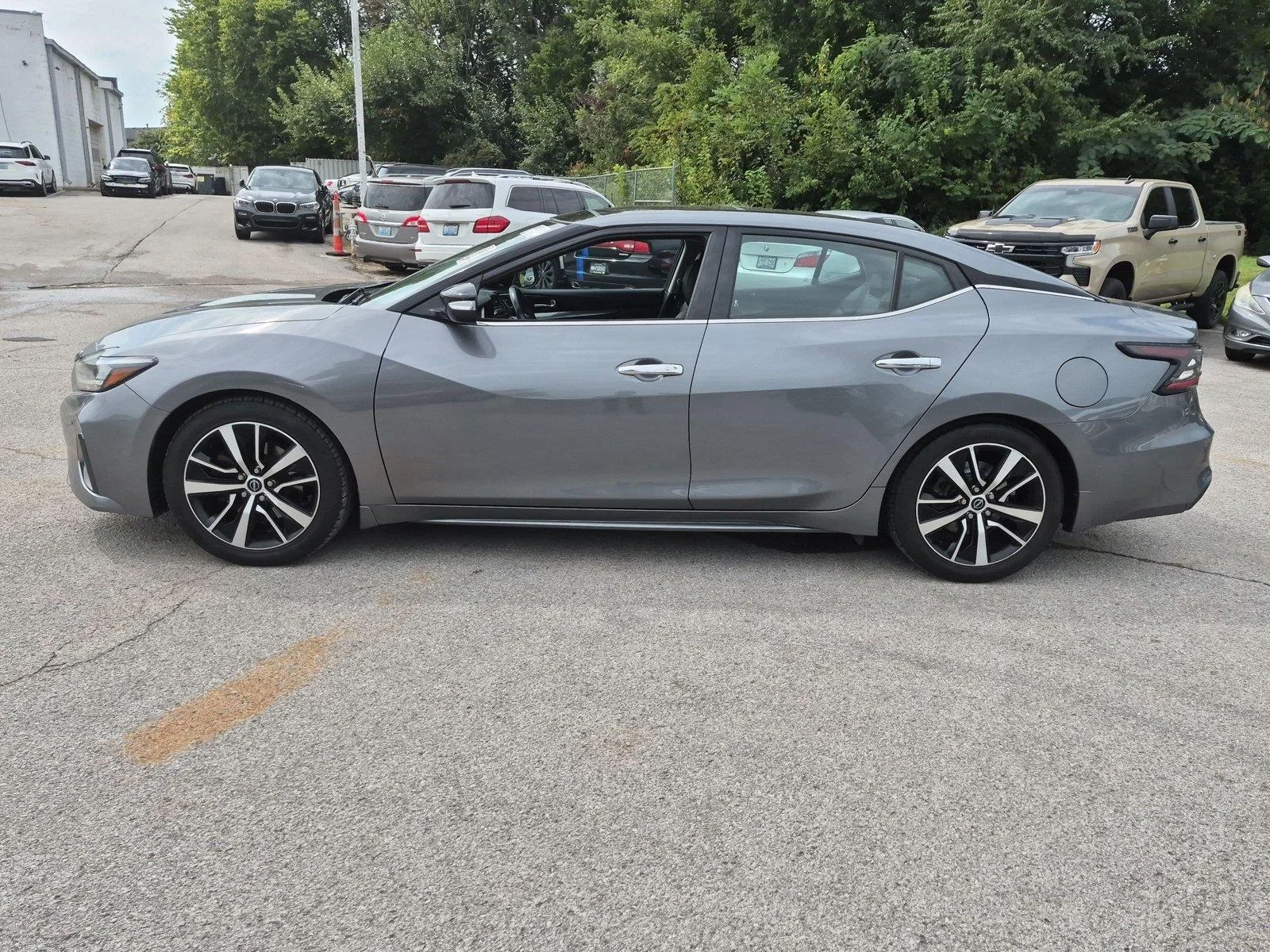 Used 2023 Silver NISSAN  image 2