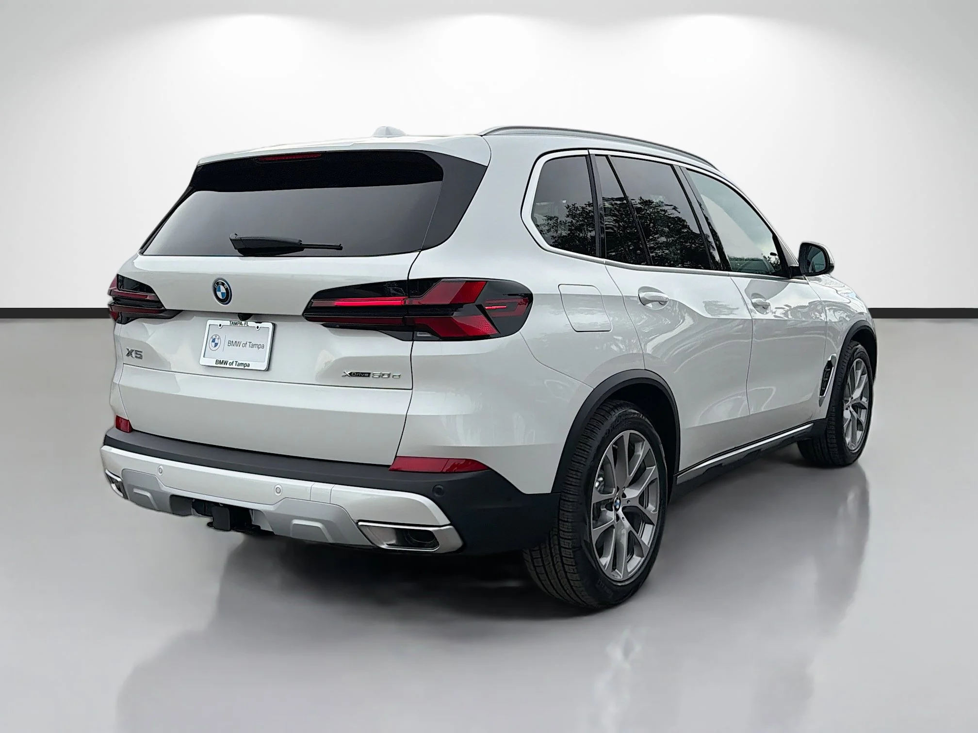 New 2026 Mineral White Metallic BMW xDrive50e image 3