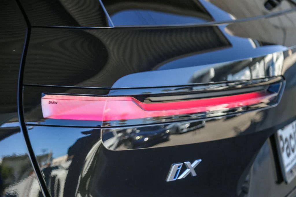 2025 BMW iX 50 - Photo 8
