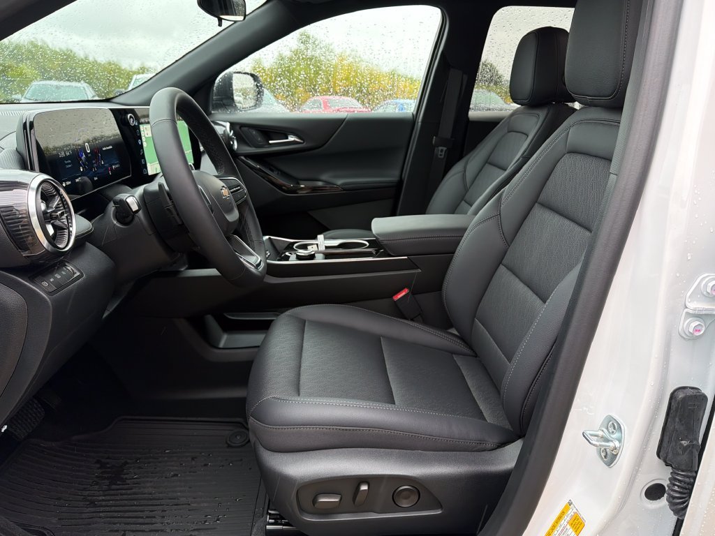 New 2027 Summit White Chevrolet LT image 25