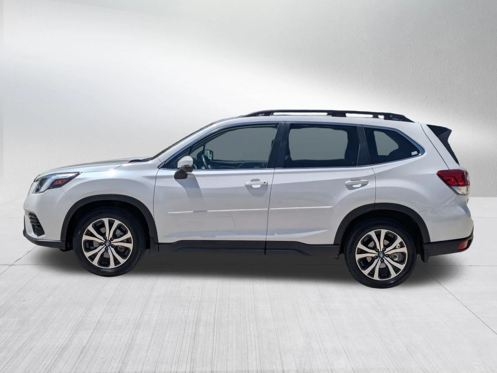 Used 2024 Crystal White Pearl Subaru Limited image 3