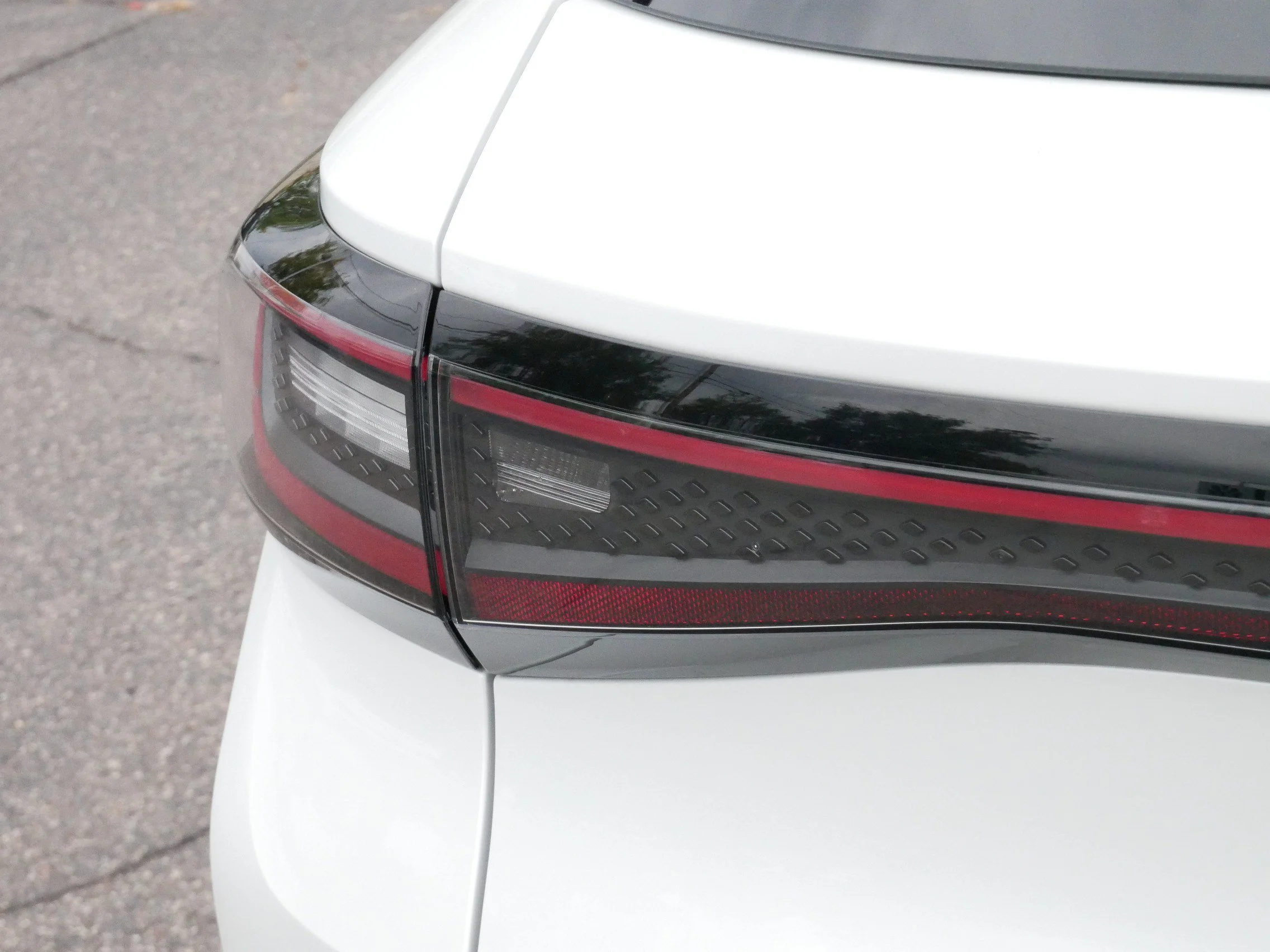 Used 2025 Opal White w/Black Roof Volkswagen Pro S Plus image 17