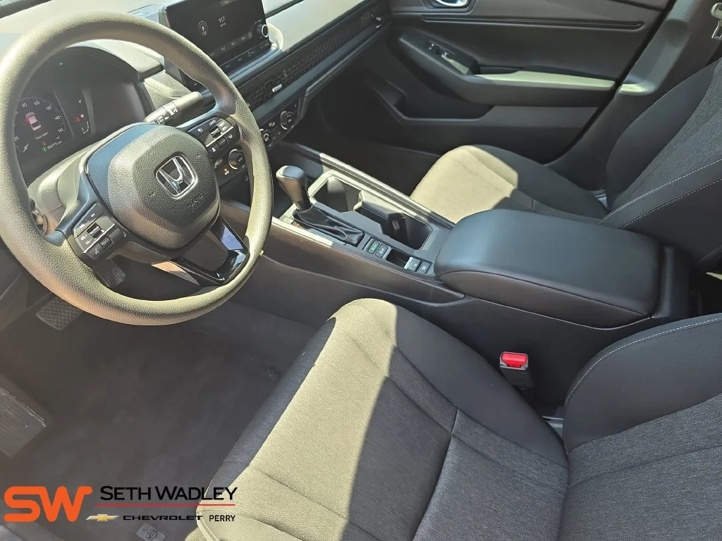 Used 2025 Black Honda SE image 16