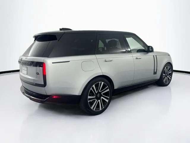 Used 2023 Silver Land Rover SE image 5