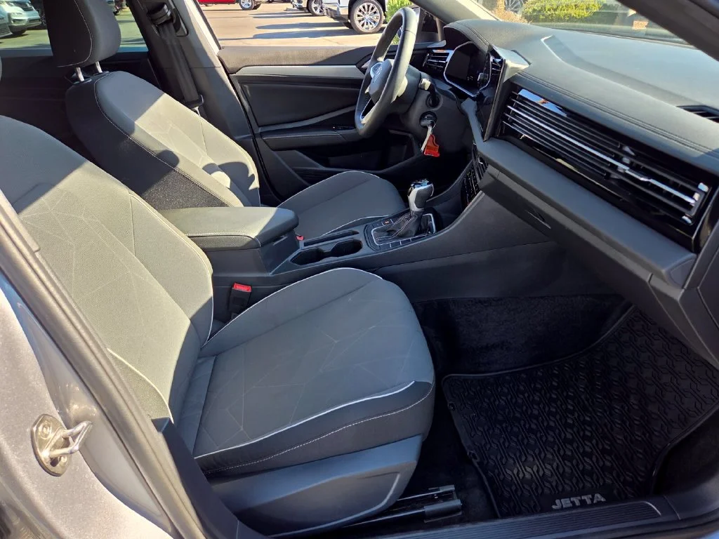 Used 2025 Silver Volkswagen 1.5T Sport image 18
