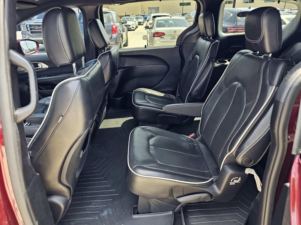 Used 2019 Red Chrysler Limited image 21