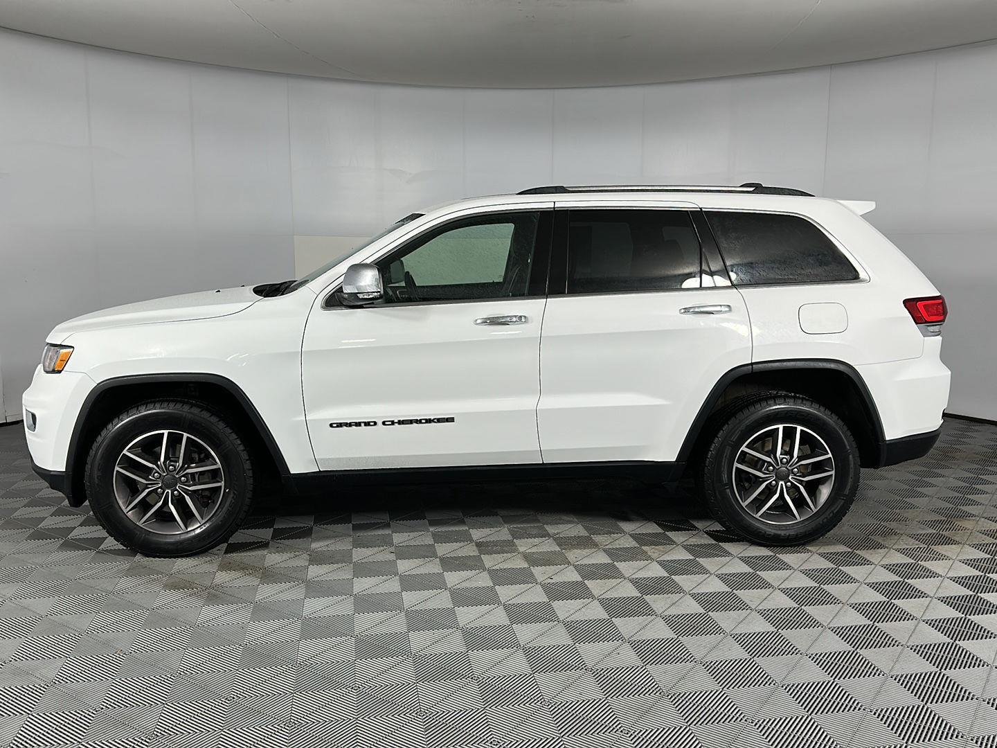 Used 2020 Bright White Clearcoat Jeep Limited image 4