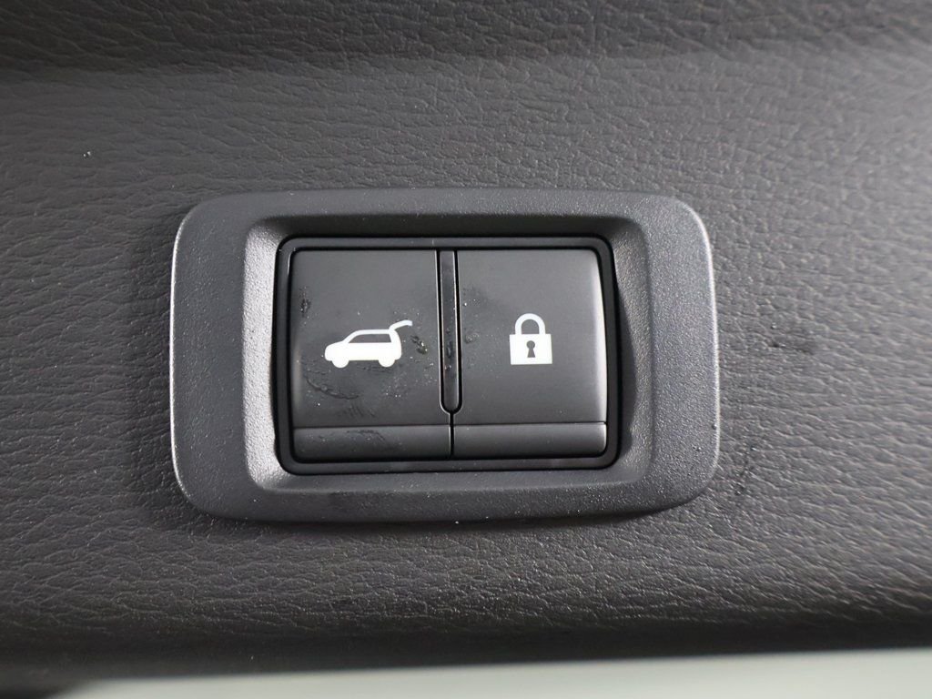 New 2026 Silver Mitsubishi SE image 22