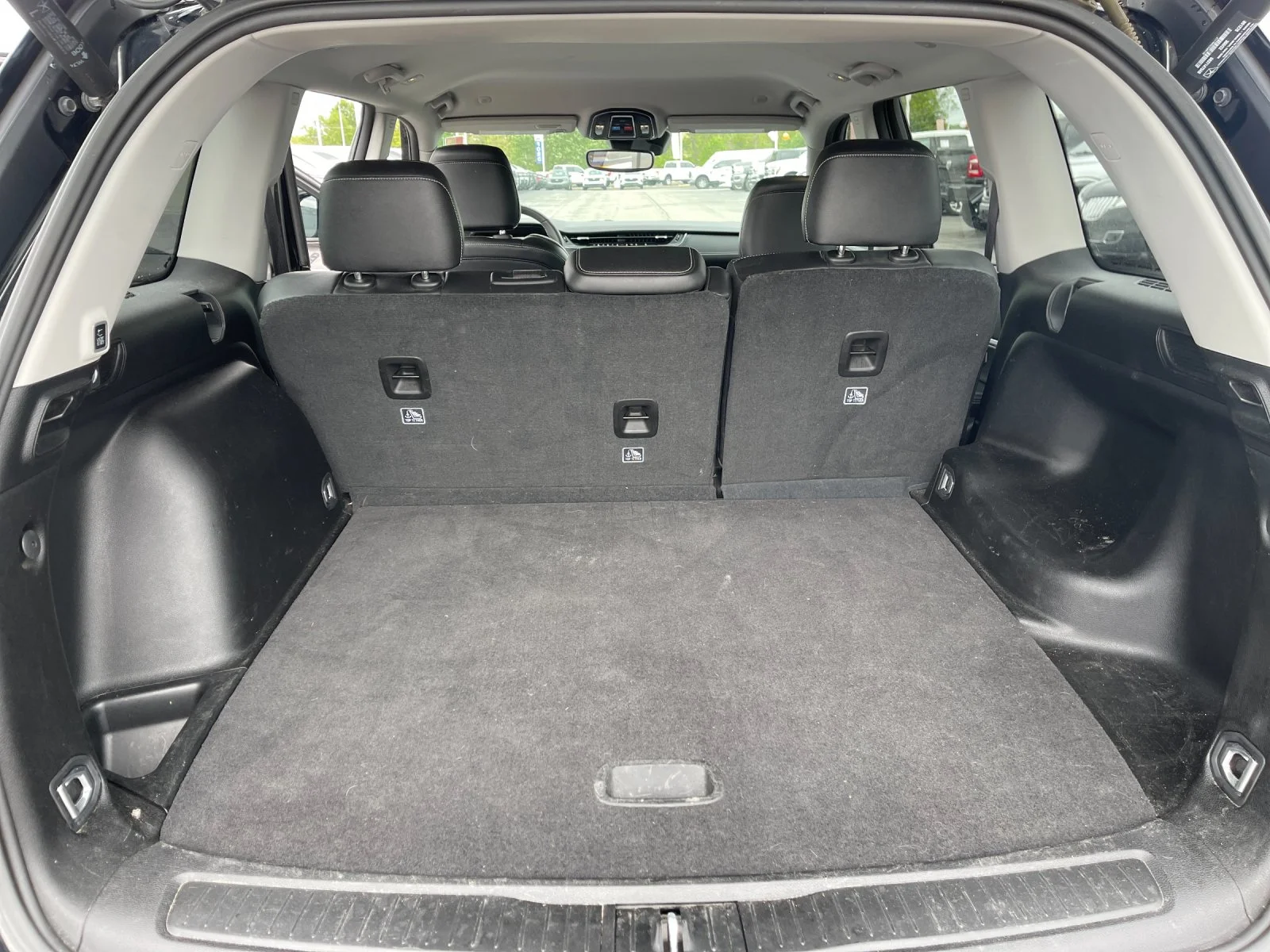 Used 2023  Jeep Limited image 18