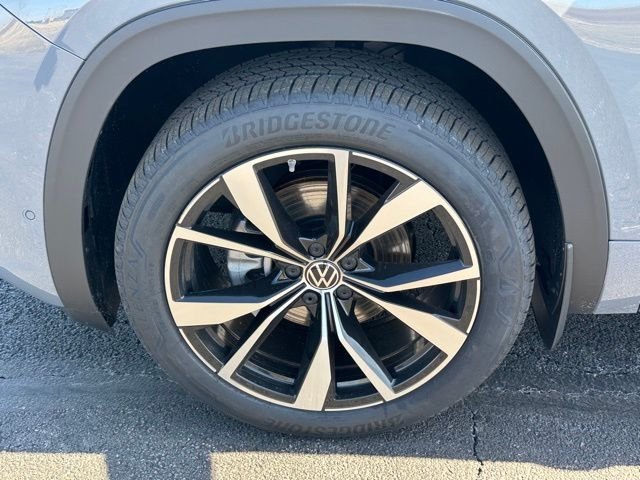 New 2026 Pure Gray Volkswagen 2.0T SEL Premium R-Line image 8