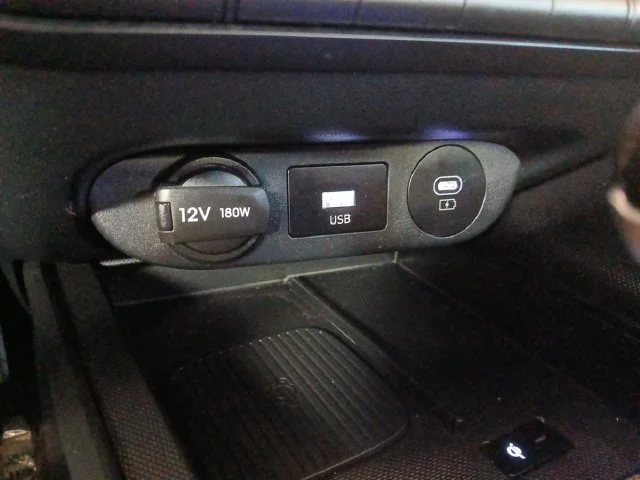 Used 2024 White Hyundai SEL image 7