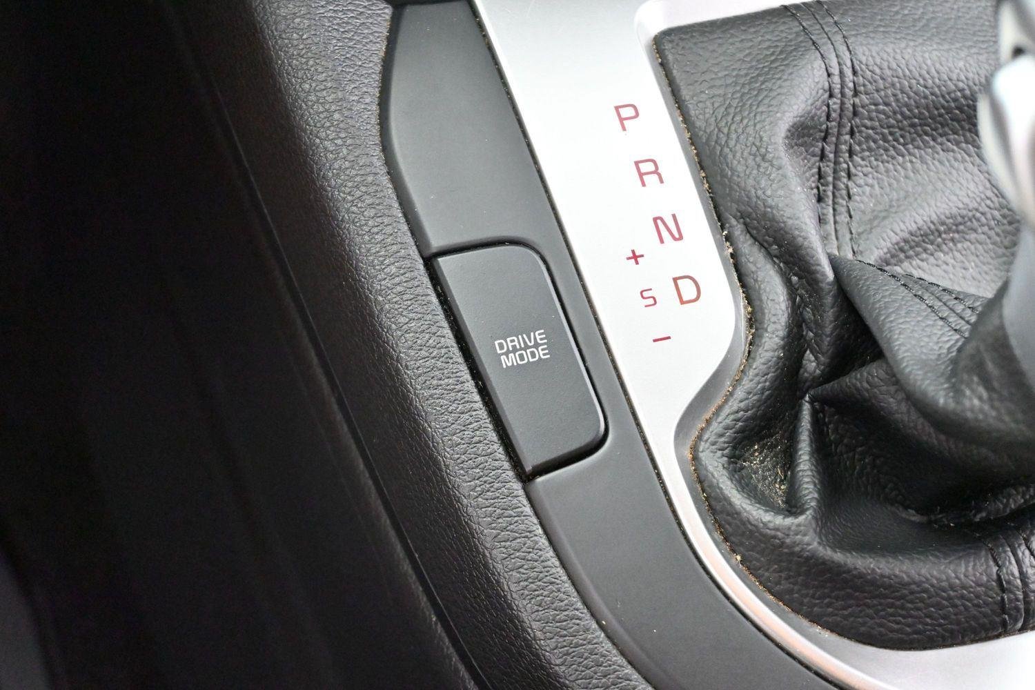 Used 2022 Currant Red Kia LXS image 23