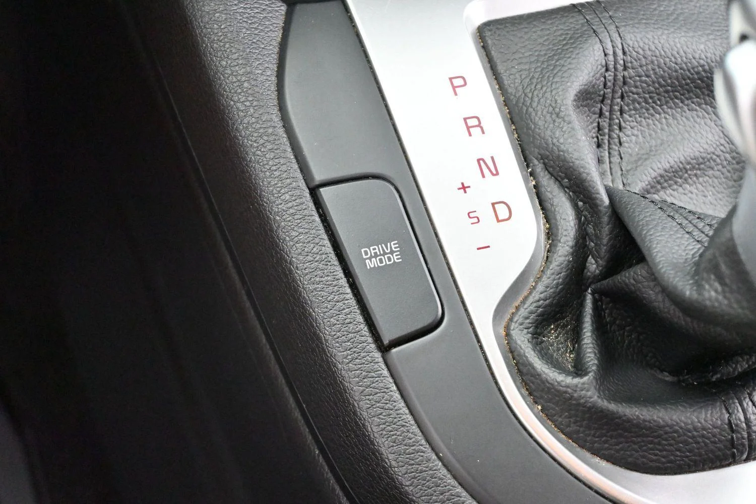 Used 2022 Currant Red Kia LXS image 23