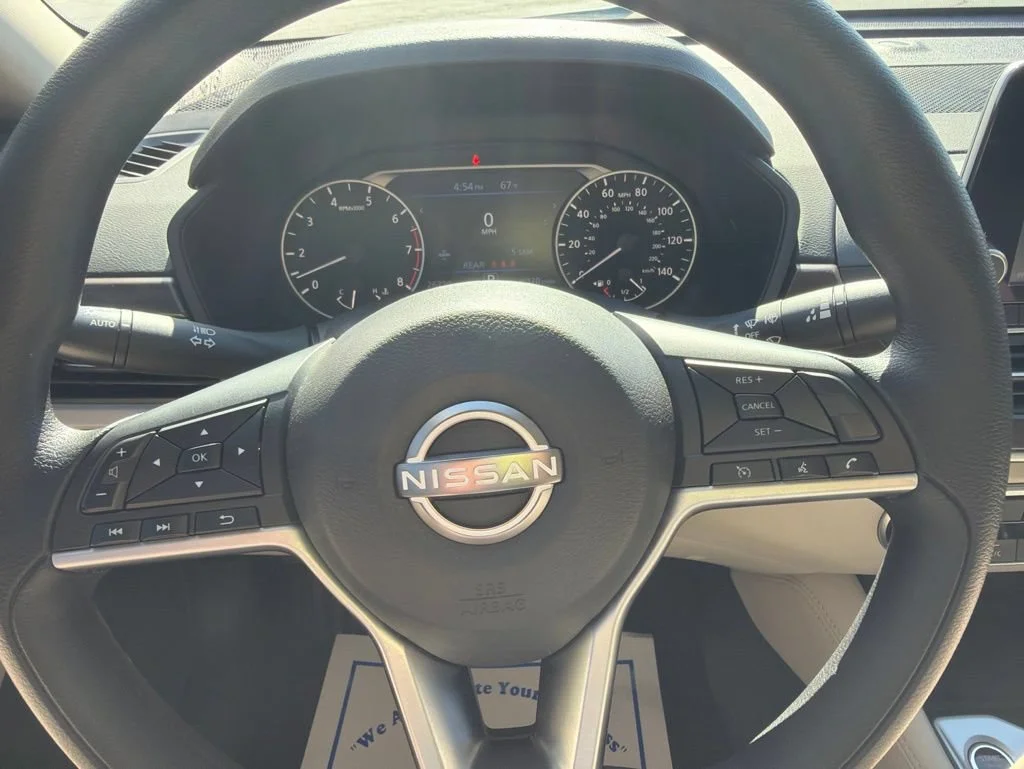 Used 2023 White Nissan 2.5 SV image 17