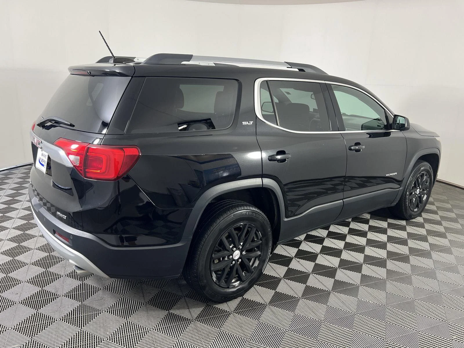 Used 2019 Ebony Twilight Metallic GMC SLT image 3