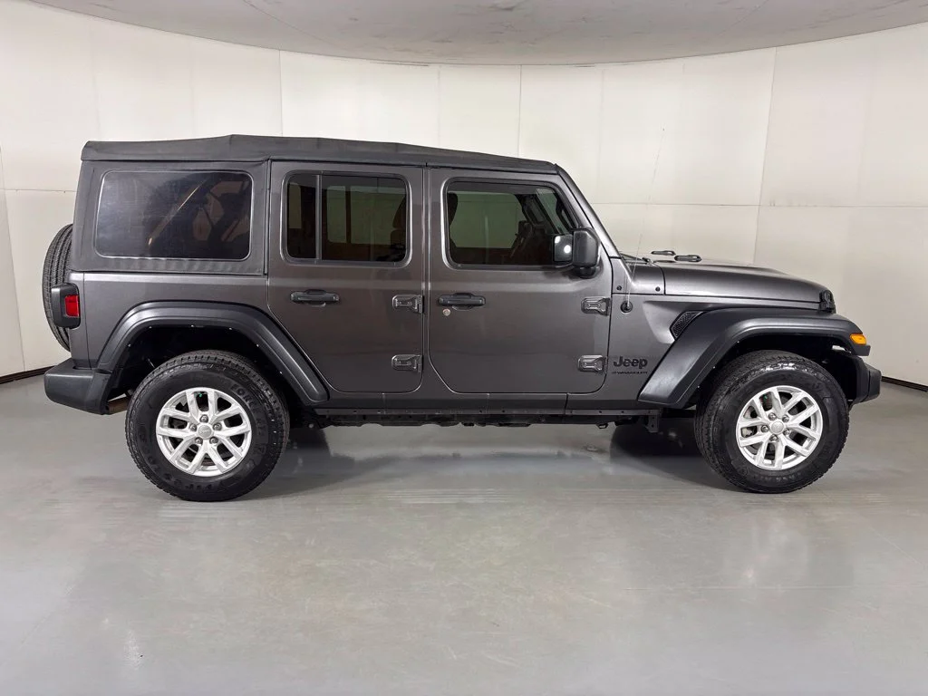Used 2023 Gray Jeep Sport S image 9