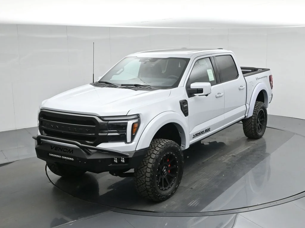 New 2025 Space White Metallic Ford Lariat image 39