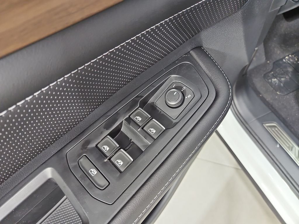 New 2026 White/off-white Volkswagen SE w/Technology image 11