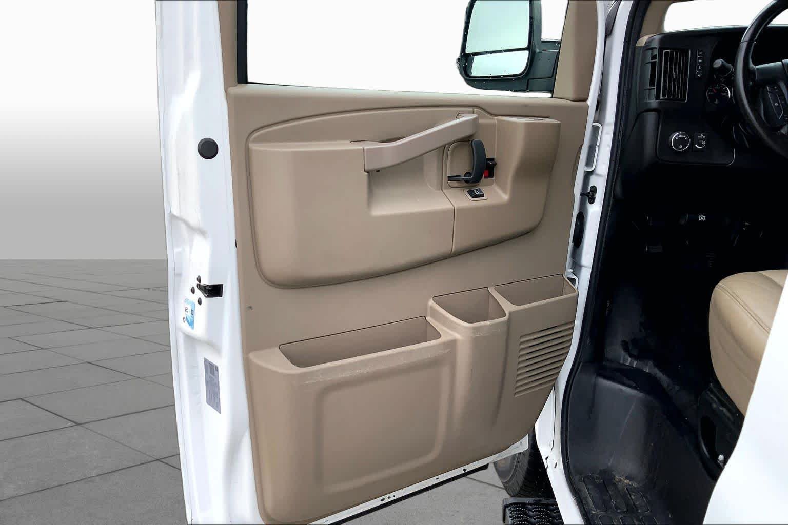Used 2021 SUMMIT WHITE Chevrolet RWD 2500 Regular Wheelbase WT image 18