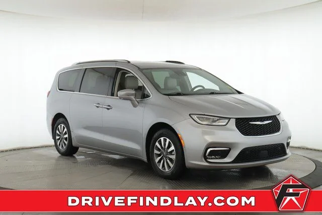 2021 Chrysler Pacifica Hybrid Touring L Hybrid's photo