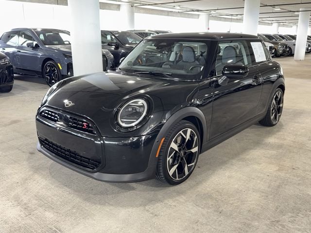 Used 2025 Midnight Black MINI Iconic image 4