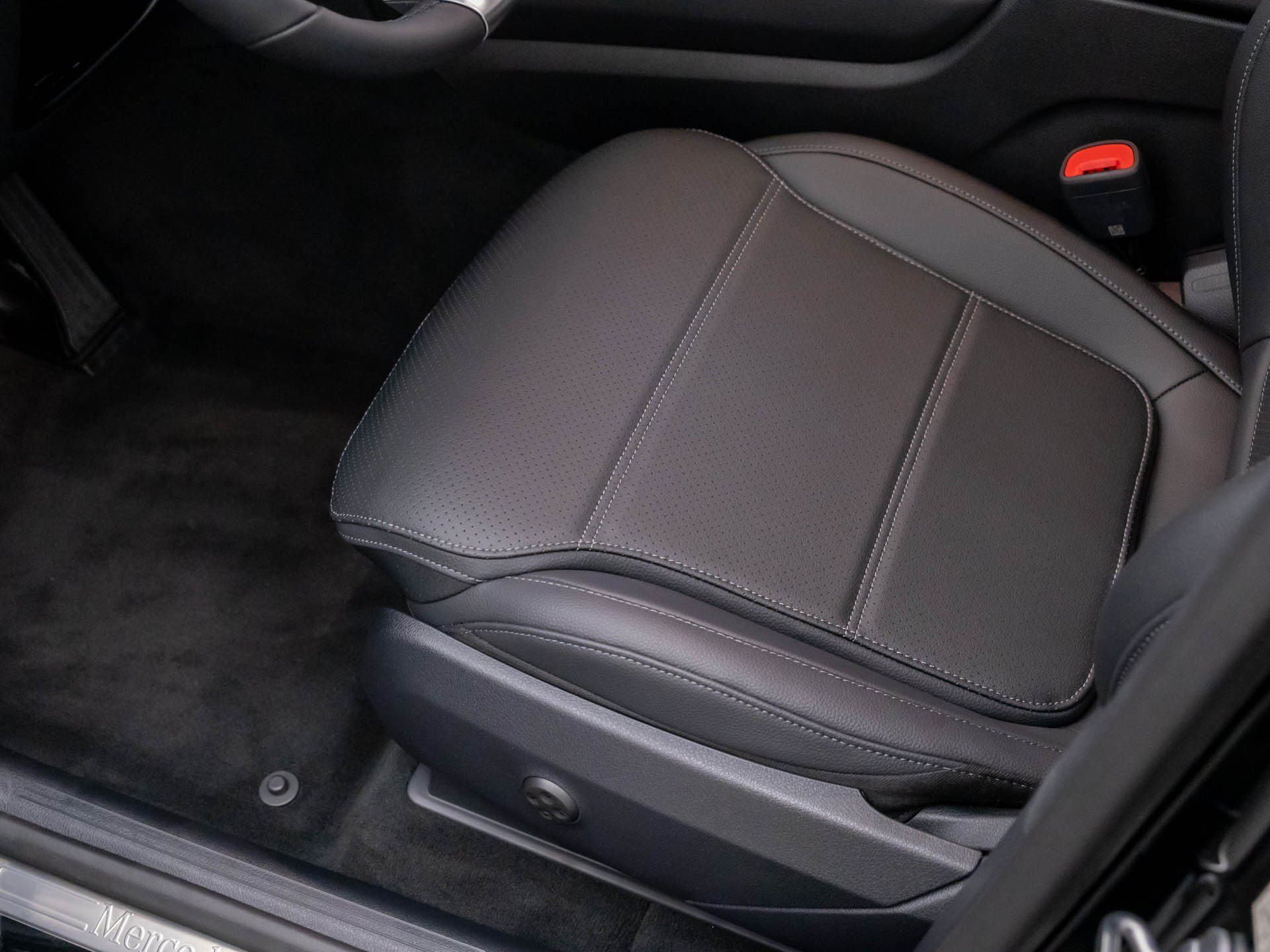 Used 2026 Black Mercedes-Benz GLC 300 image 17