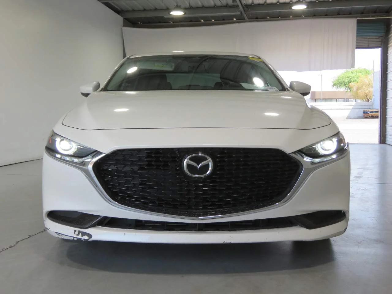 Used 2020 Snowflake White Pearl Mica Mazda Premium image 2