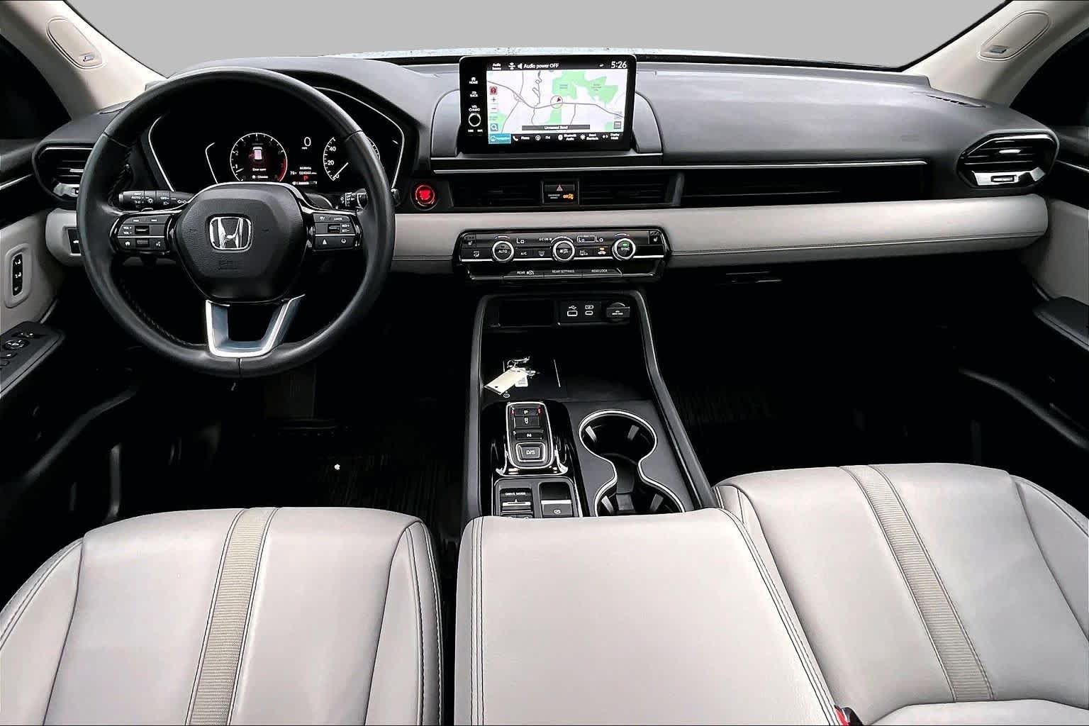 Used 2025 Lunar Silver Metallic Honda Touring image 15