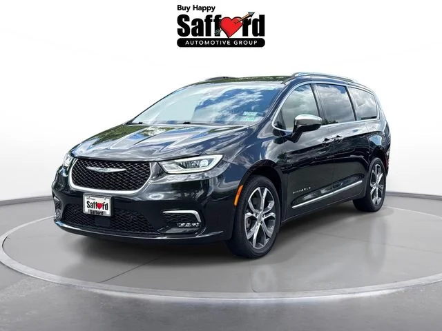 2022 Chrysler Pacifica Pinnacle's photo