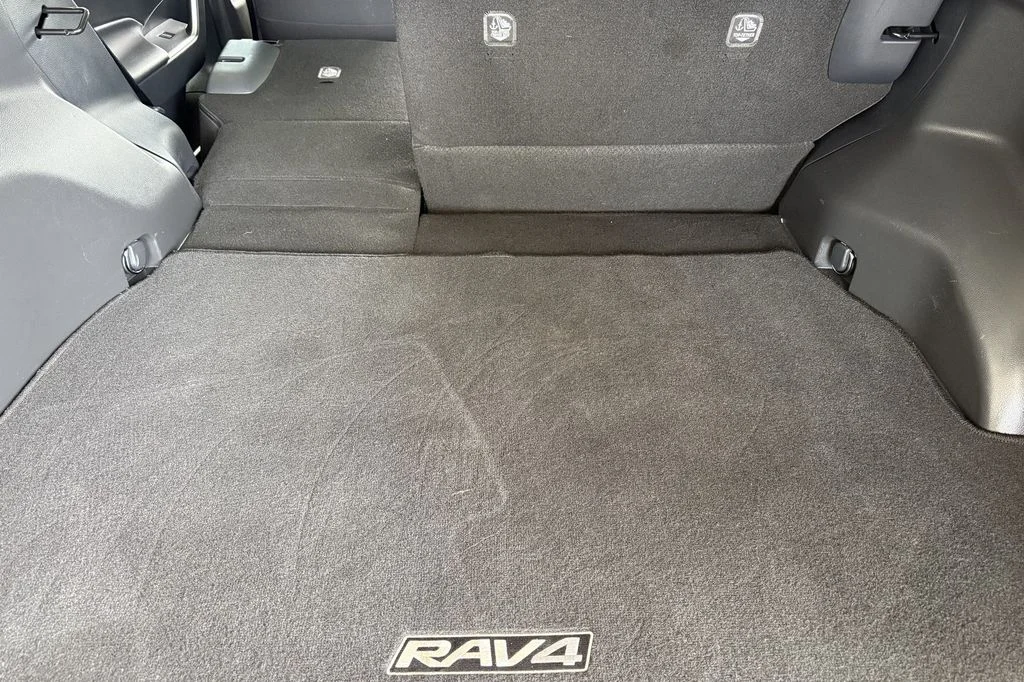 Used 2025 Silver Toyota XLE image 19