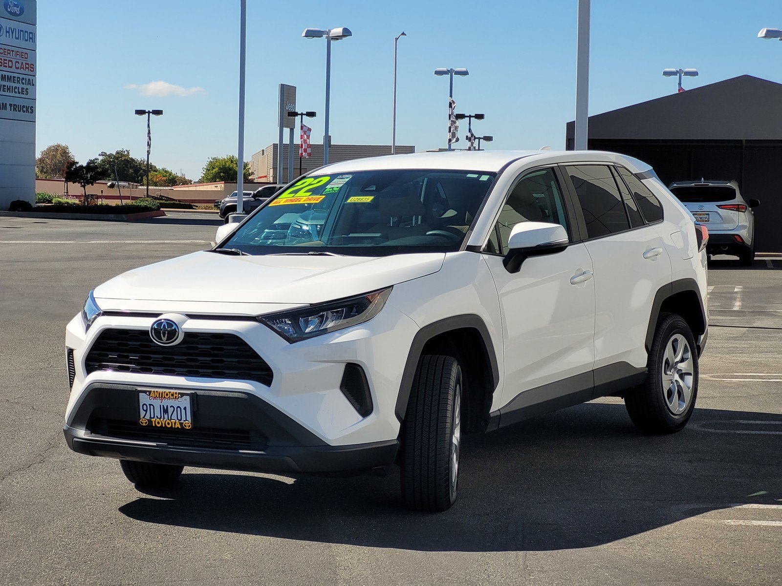 Certified Used 2022  Toyota LE image 8