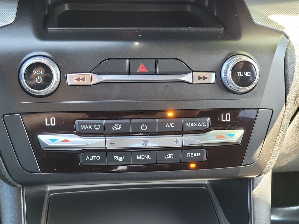 Certified Used 2020 Oxford White Ford XLT image 20