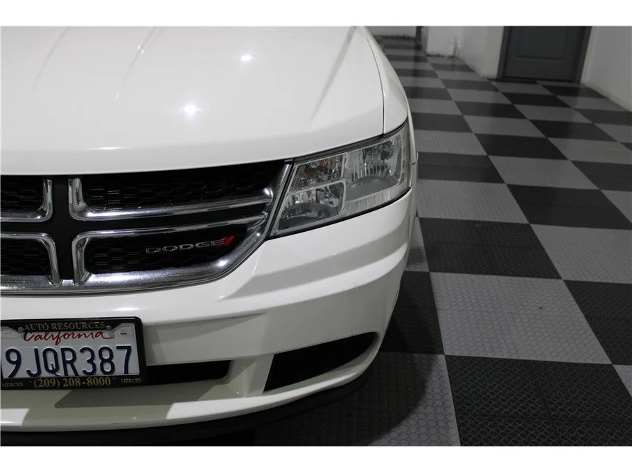Used 2018 Vice White Dodge SE image 8