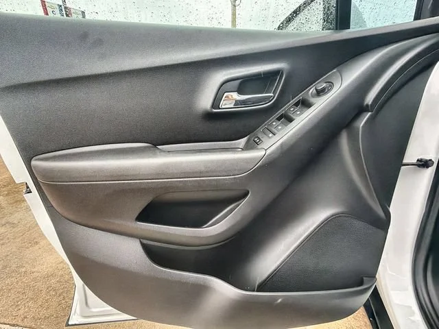 Used 2018 SUMMIT WHITE Chevrolet LS image 20
