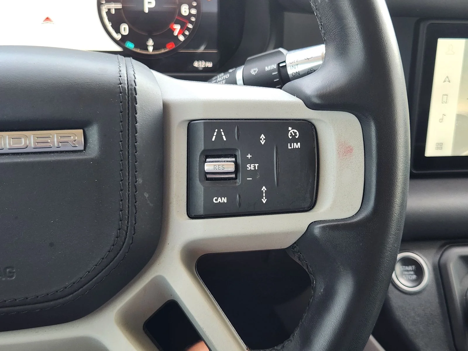 Used 2020 Green Land Rover HSE image 28